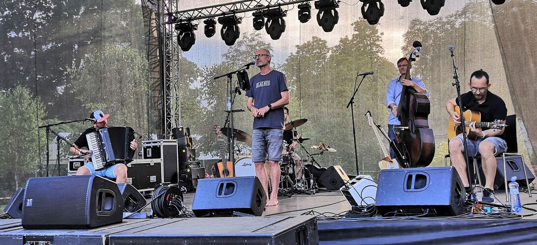 Rozhovor s písničkářem Mirkem Kemelem