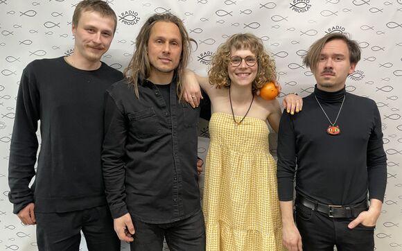 Koncert skupiny Černý čaj ze studia Proglasu