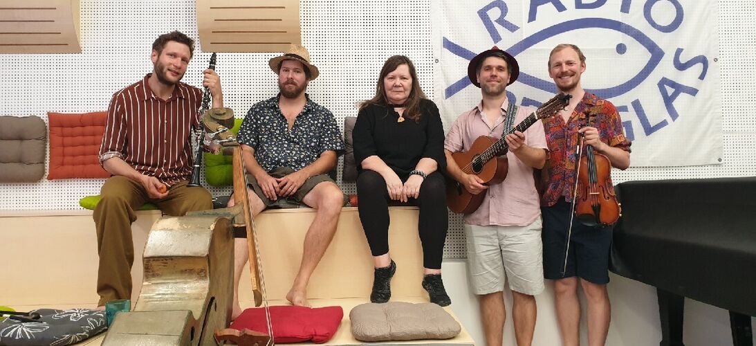 Koncert skupiny Der Šenster Gob ze studia Proglasu