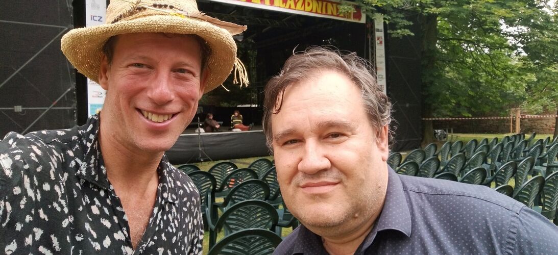 Rozhovor s anglickým písničkářem Samem Lee