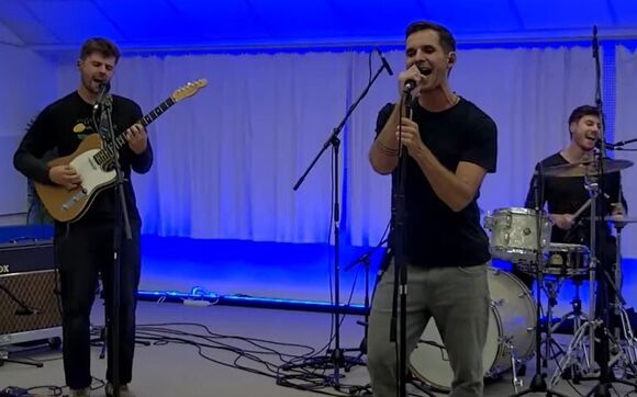 Koncert skupiny Papíroví draci ze studia Proglasu