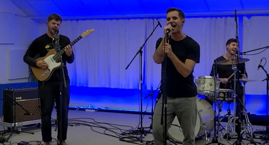 Koncert skupiny Papíroví draci ze studia Proglasu