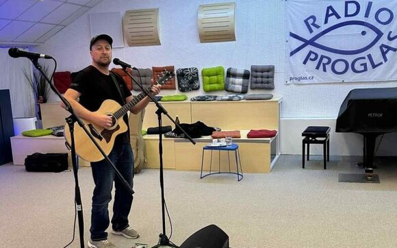 Kluk z Holdingu – koncert ze studia