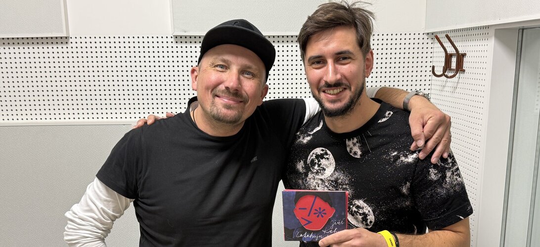 Rozhovor s písničkářem Jiřím Krhutem