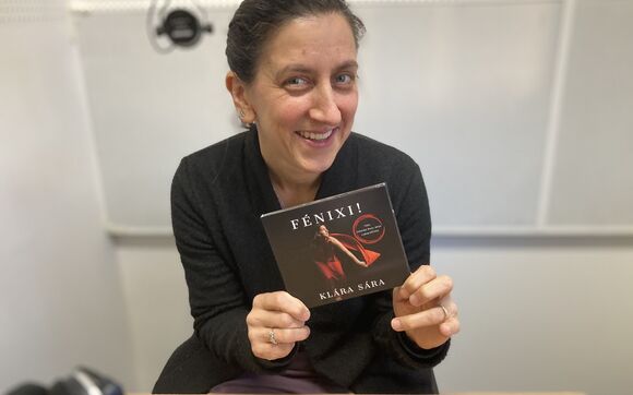 S písničkářkou Klárou Sárou o albu Fénixi!