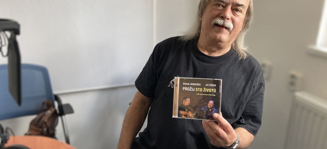 Se Slávkem Janouškem o albu Prožij sto životů