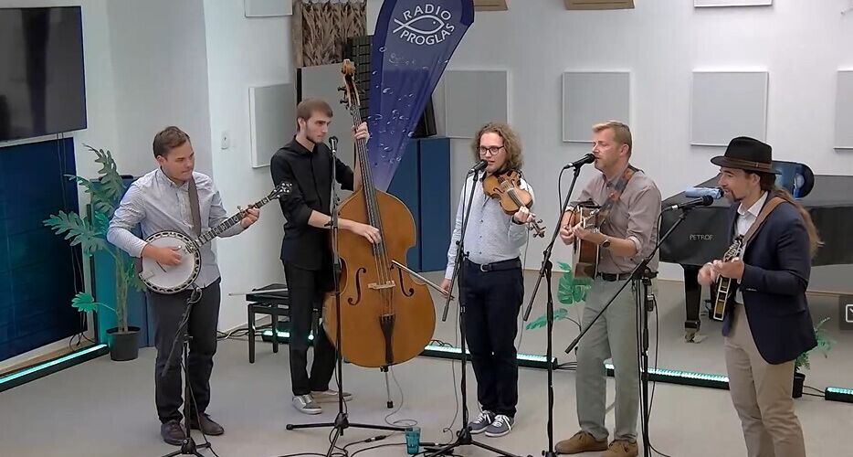 Koncert skupiny Rooster Riders ze studia Proglasu