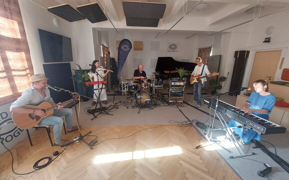 Koncert skupiny My3.avi ze studia Proglasu