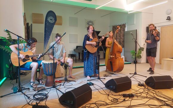 Koncert skupiny Goji ze studia Proglasu