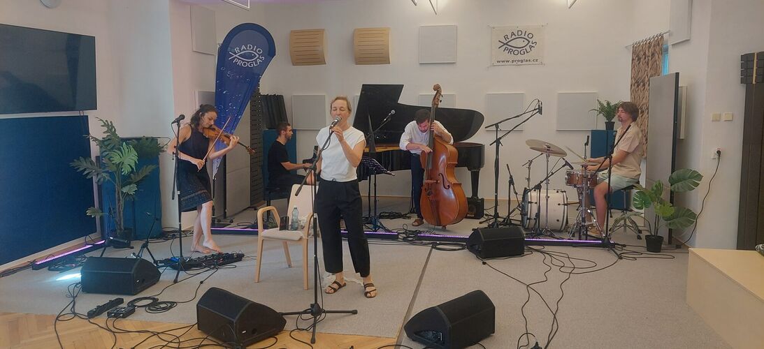 Koncert Terezy Richtrové ze studia Proglasu